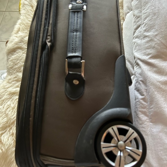 Travel Pro Luggage - Picture 6 of 10